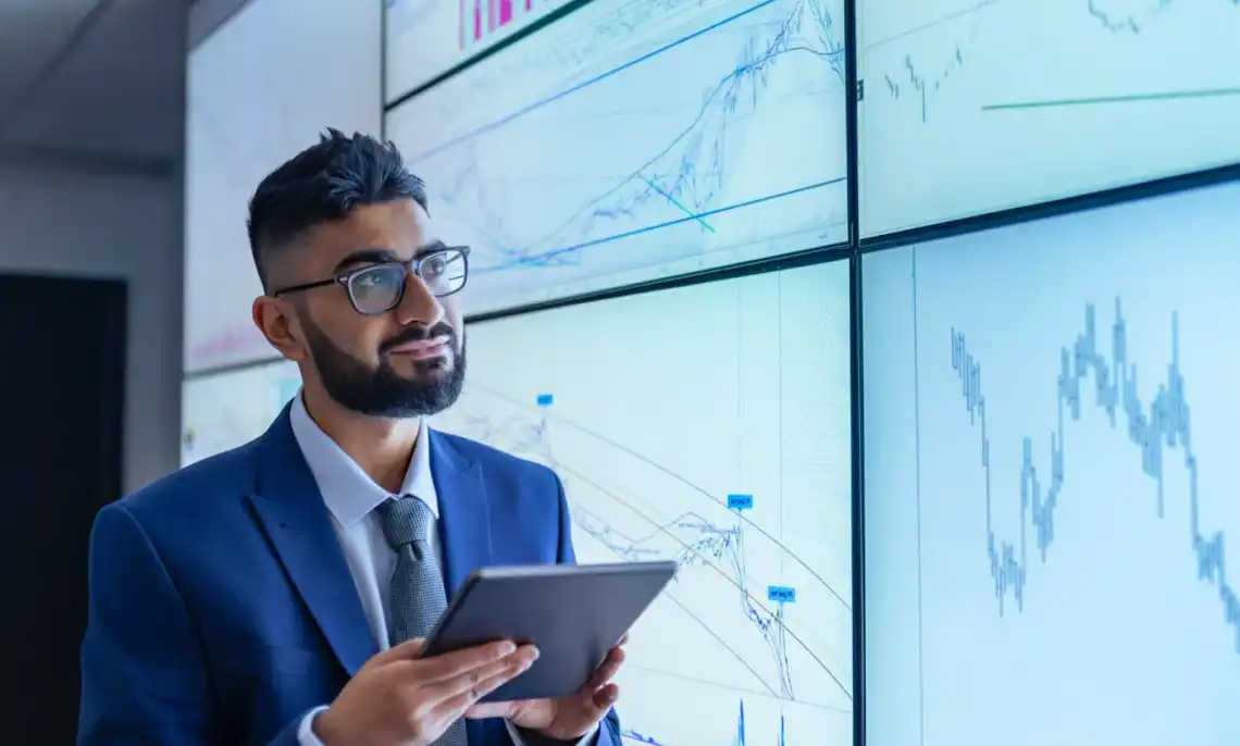 hero-business-man-looking-at-analytics